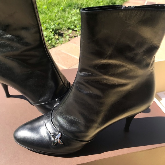 LOUIS VUITTON ANKLE BOOTS - Picture 2 of 6